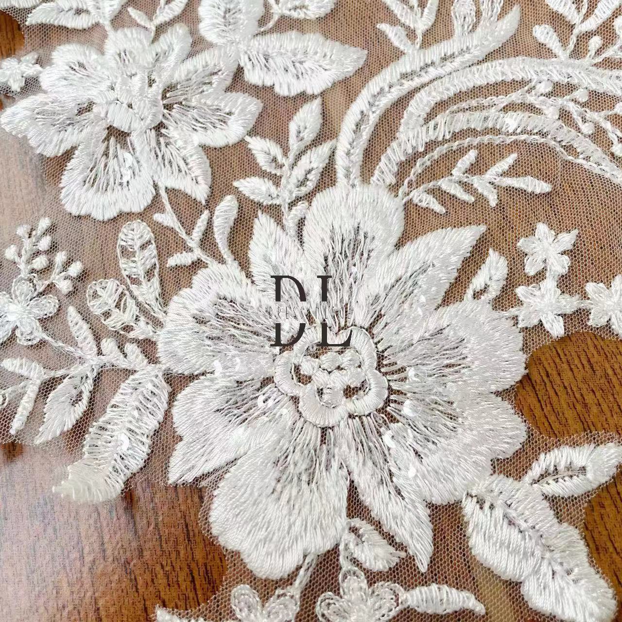 DLM2246 Motivos florales Encaje bordado Apliques Tul Cuentas y lentejuelas para vestidos de novia Accesorios de uso doméstico 